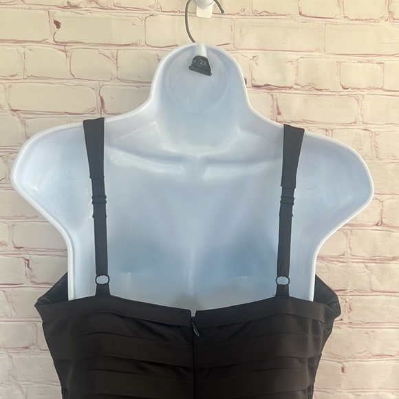 NWOT BCBGMAXAZRIA Canvas strips satin mini dress size 8 - Picture 8 of 9